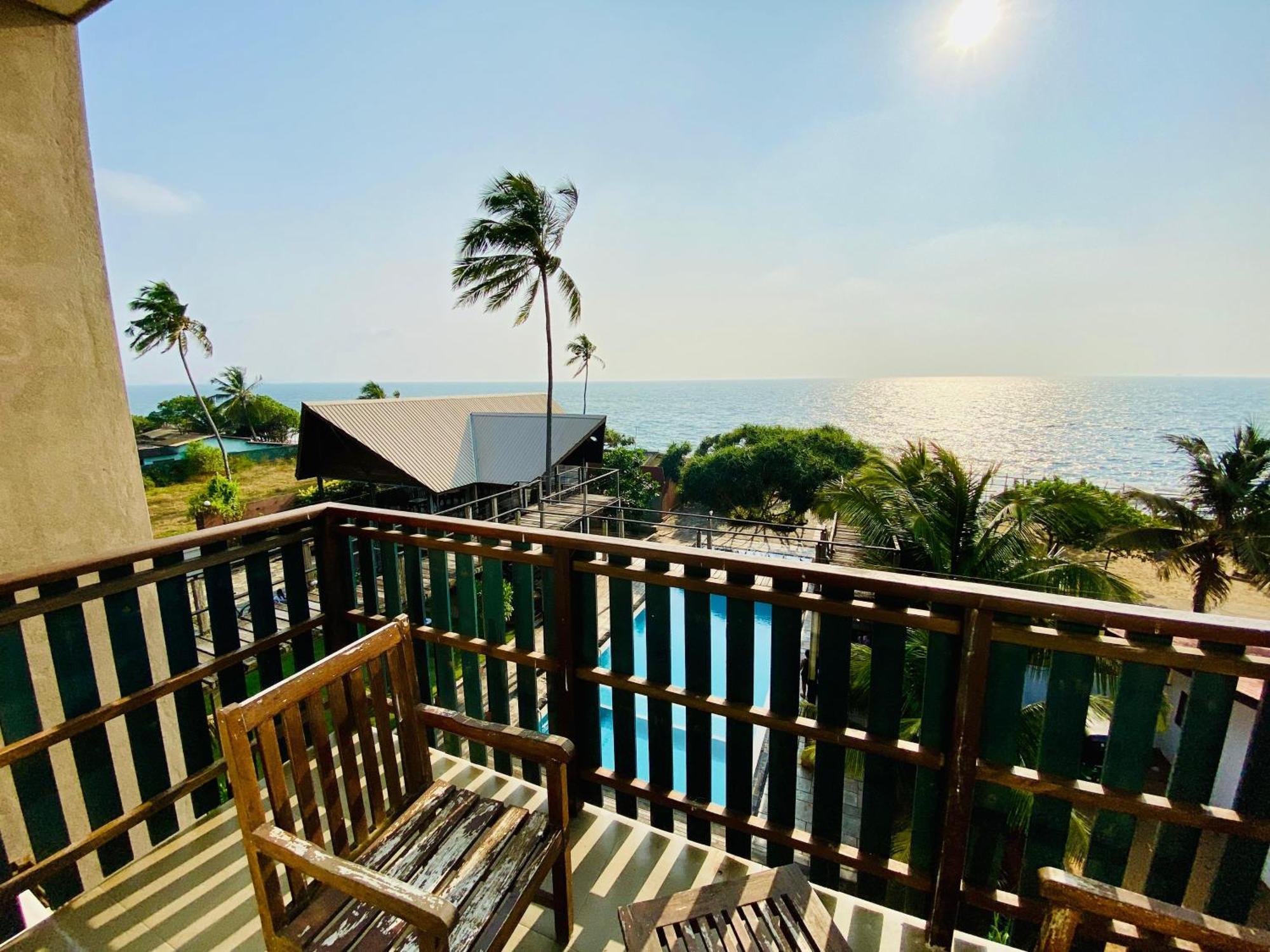 Saprin Beach Resort Uswetakeiyawa Exteriér fotografie