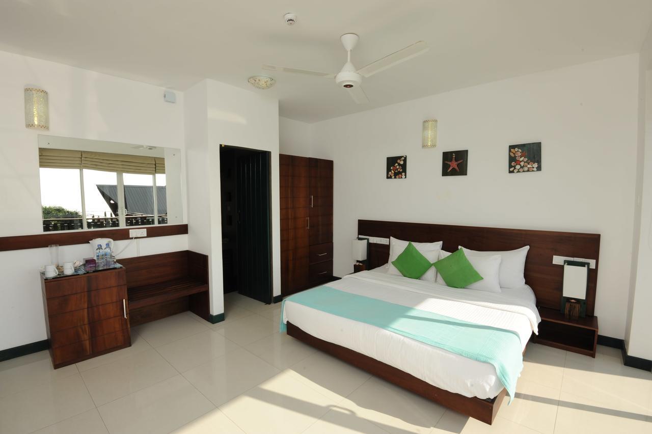 Saprin Beach Resort Uswetakeiyawa Exteriér fotografie