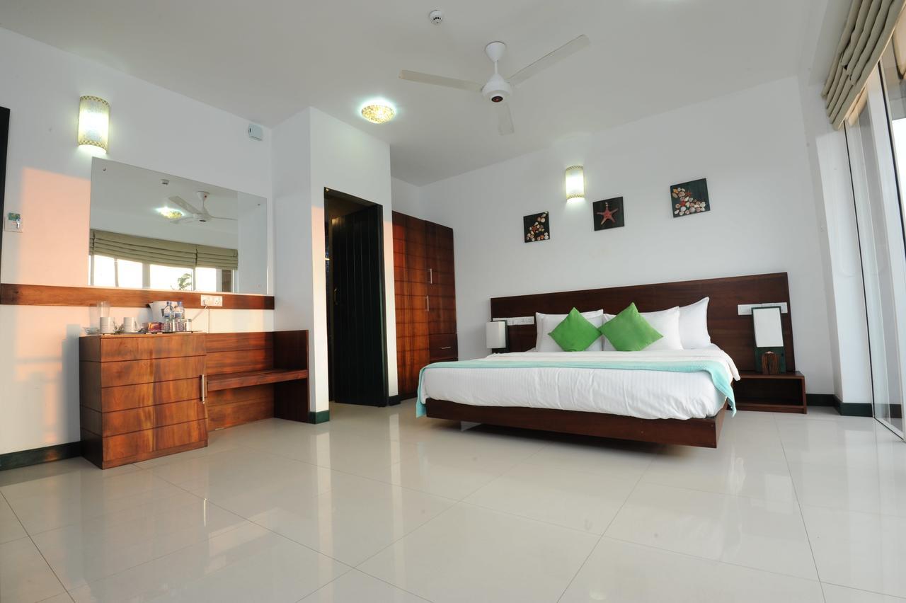 Saprin Beach Resort Uswetakeiyawa Exteriér fotografie