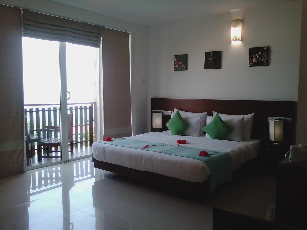 Saprin Beach Resort Uswetakeiyawa Exteriér fotografie