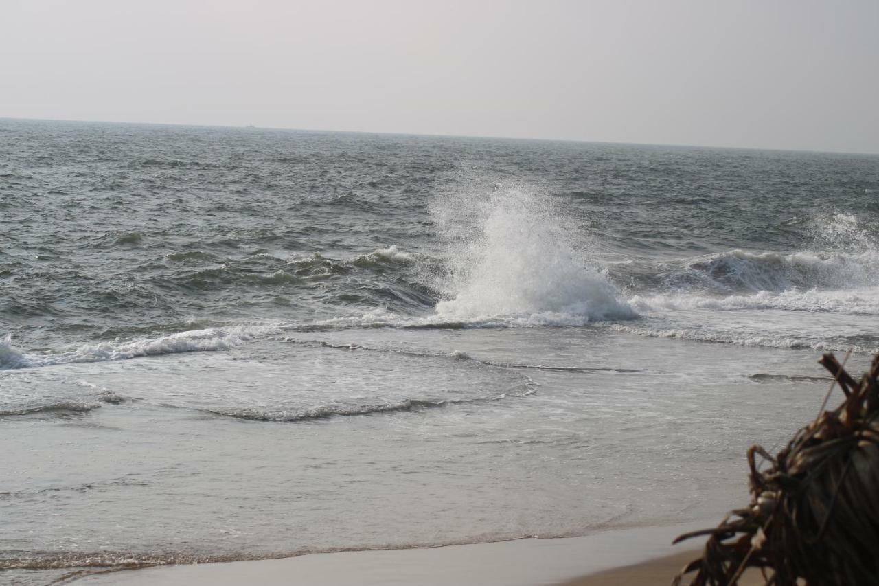 Saprin Beach Resort Uswetakeiyawa Exteriér fotografie