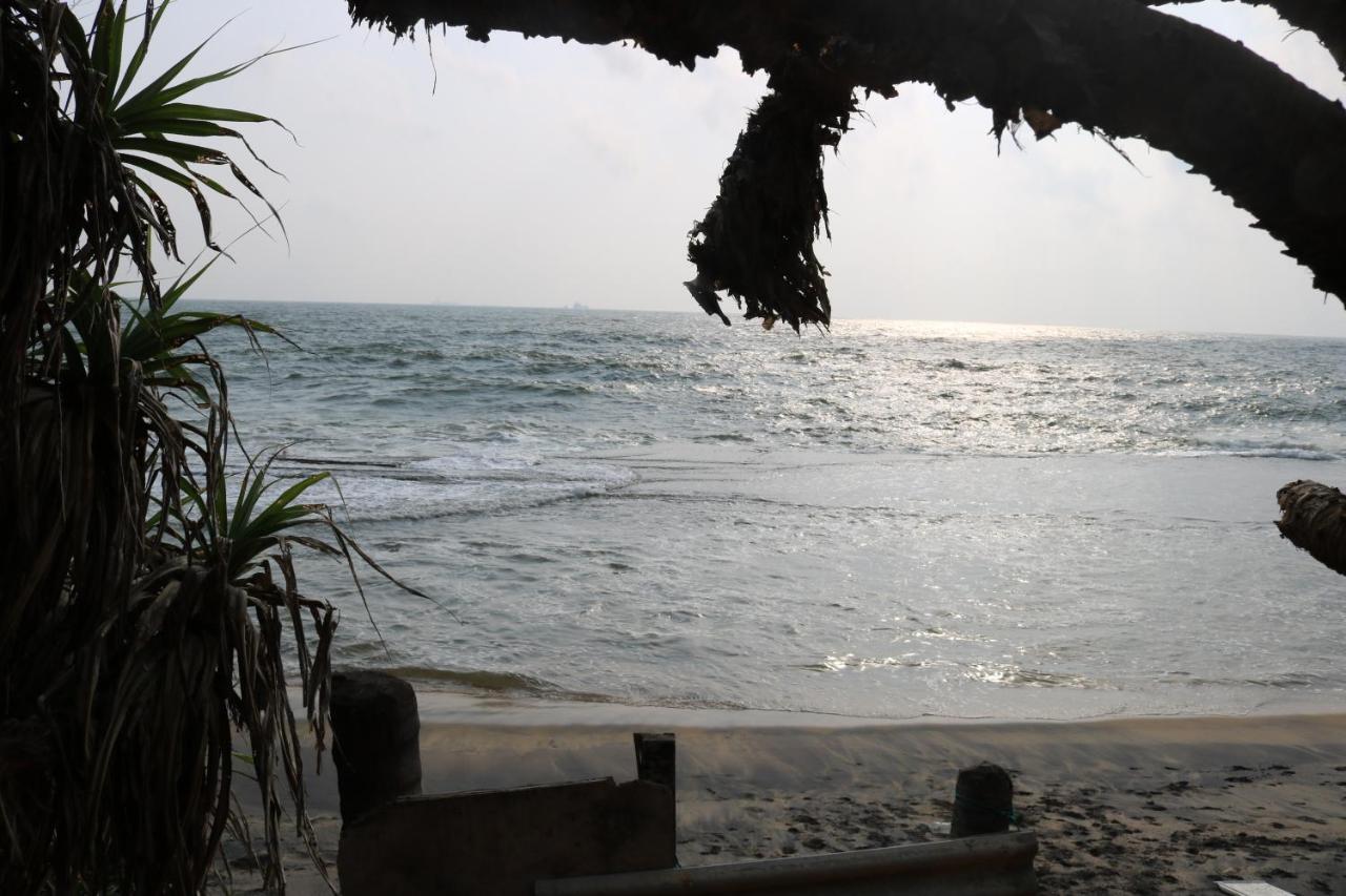 Saprin Beach Resort Uswetakeiyawa Exteriér fotografie